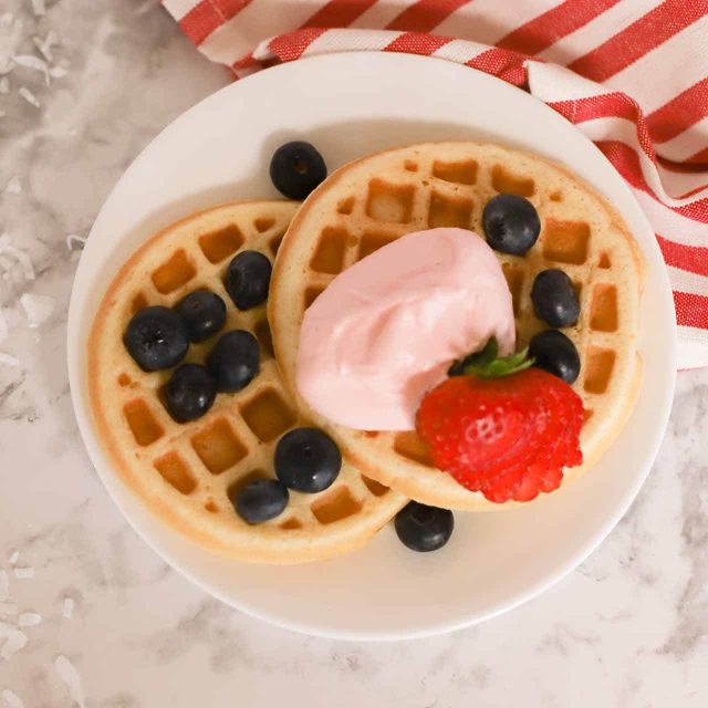 strawberry-yogurt-dip-waffles